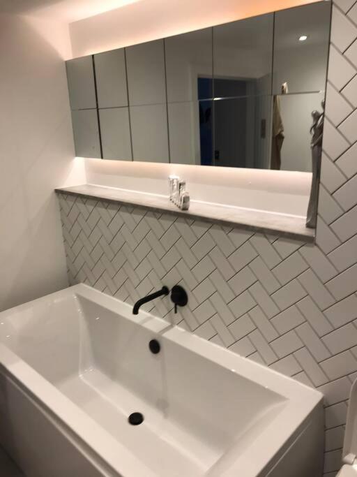 New Town House With *Free Allocated Parking* Brighton Exterior foto